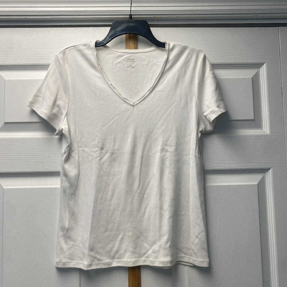 NWOT - Valerie Stevens V-Neck Top -Sz L